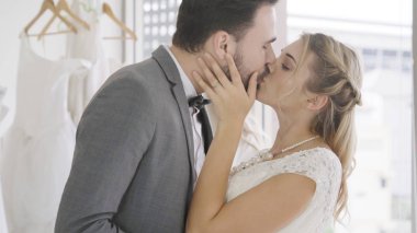 Gelin ve damat gelinlik töreni hazırlamak.