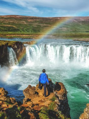 Kuzey İzlanda 'daki Godafoss şelalesi..