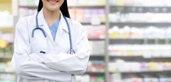 Médico ou farmacêutico no hospital. Serviço médico. — Fotografia de Stock