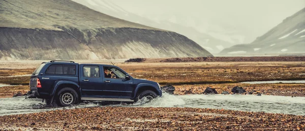 4RM voiture Voyage hors route en Landmannalaugar Islande — Photo