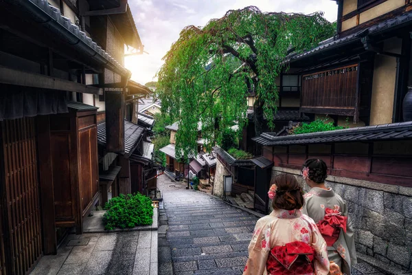 Reisende im Highashiyama District, Kyoto, Japan — Stockfoto