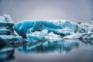 İzlanda 'da Jokulsarlon' daki buzdağları..