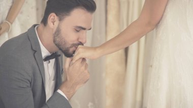 Gelin ve damat gelinlik töreni hazırlamak.