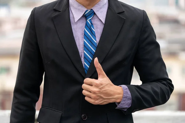 正式なビジネススーツを着たビジネスマンの体 職場ファッション — ストック写真