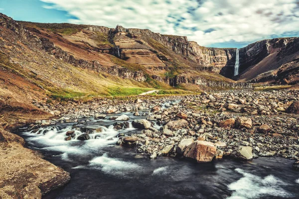 Όμορφη Hengifoss Καταρράκτης στην Ανατολική Ισλανδία. — Φωτογραφία Αρχείου