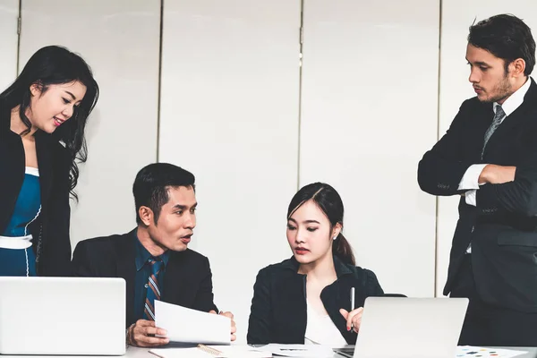 Business people in group meeting werk in office. — Stockfoto