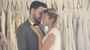 Gelin ve damat gelinlik töreni hazırlamak.