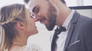 Gelin ve damat gelinlik töreni hazırlamak.