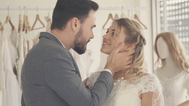 Gelin ve damat gelinlik töreni hazırlamak.