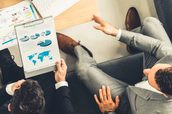 Empresarios están en reunión de negocios en la oficina. — Foto de Stock