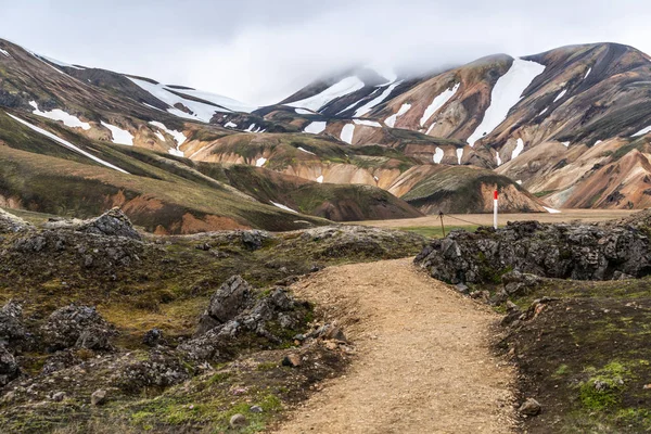 Cesta do Landmanalaugar na vysočině Islandu. — Stock fotografie