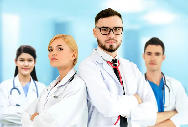 Professioneller Arzt Der Krankenhausbüro Oder Klinik Mit Anderen Ärzten Krankenschwestern — Stockfoto