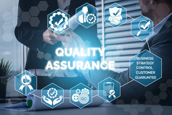 Concept d'assurance et de contrôle de la qualité AQ — Photo