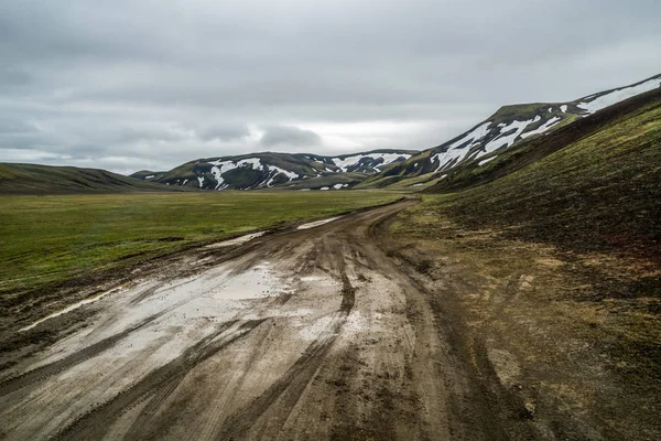 Droga do Landmanalaugar na wyżynach Islandii. — Zdjęcie stockowe