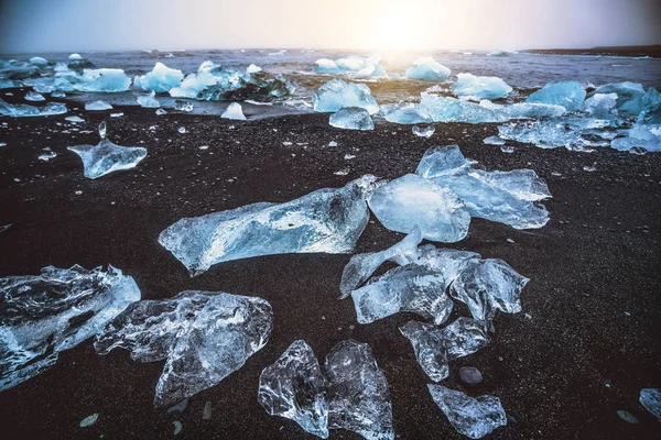 Jéghegyek a Diamond Beach-en Izlandon. — Stock Fotó