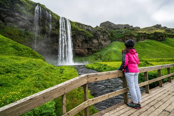Волшебный водопад Сельджаландсфосс в Исландии. — стоковое фото
