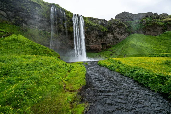 Magiska Seljalandsfoss Vattenfall på Island. — Stockfoto