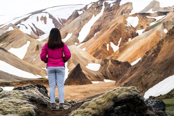 Traveler Hike at Landmannalaugar Iceland Highland — Stock Photo, Image