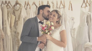 Gelin ve damat gelinlik töreni hazırlamak.