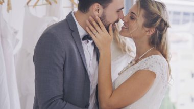 Gelin ve damat gelinlik töreni hazırlamak.