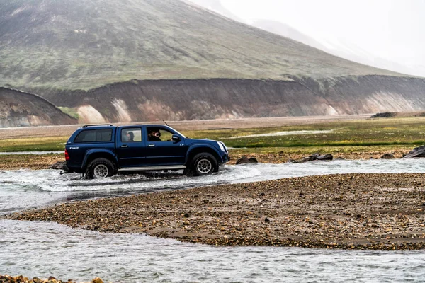 4WD viaje en coche fuera de la carretera en Landmannalaugar Islandia —  Fotos de Stock
