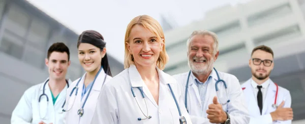 Groupe Des Professionnels Santé Médecin Professionnel Travaillant Dans Bureau Clinique — Photo