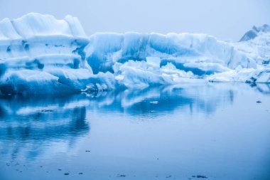 İzlanda 'da Jokulsarlon' daki buzdağları..