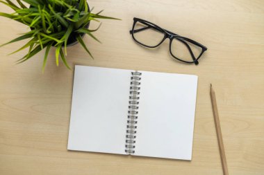 Ofis masası çalışma alanı ve masa arka planı.