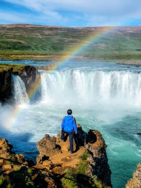 Kuzey İzlanda 'daki Godafoss şelalesi..