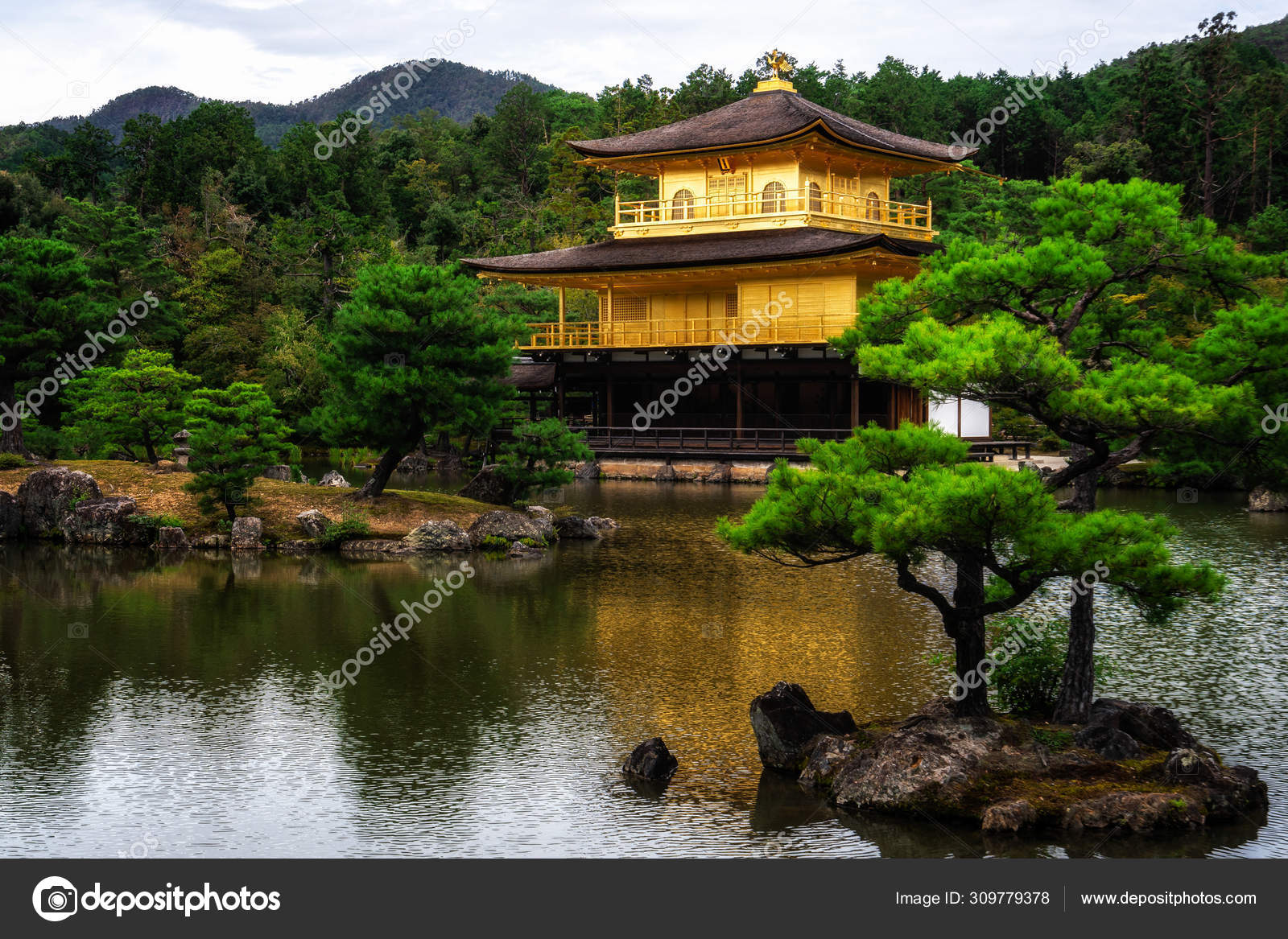 Kinkaku Ji Templo Do Pavilhao De Ouro Em Kyoto Japao Fotografia De Stock Editorial C Biancoblue