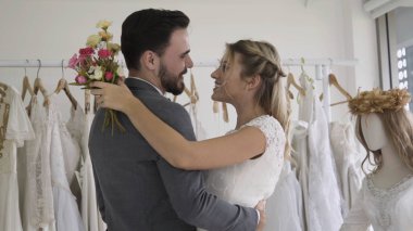 Gelin ve damat gelinlik töreni hazırlamak.