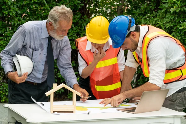 Ingenjör, arkitekt och affärsman Working. — Stockfoto