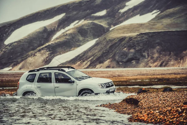 4RM voiture Voyage hors route en Landmannalaugar Islande — Photo