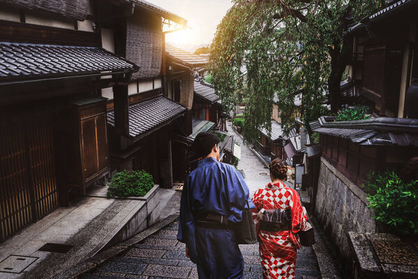 Путешественник в районе Хигасияма, Киото, Япония
