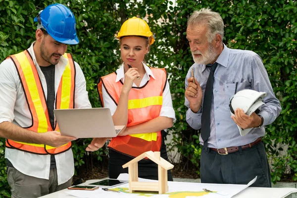 Ingenjör, arkitekt och affärsman Working. — Stockfoto