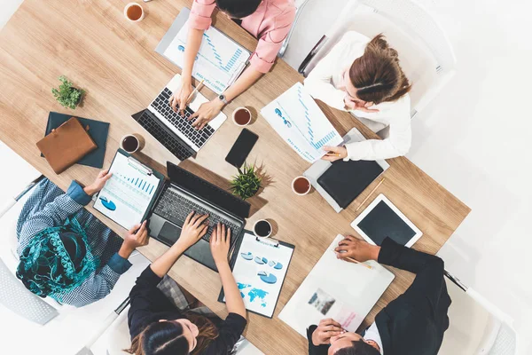 Zakenmensen in Groepsvergadering op Office Room. — Stockfoto