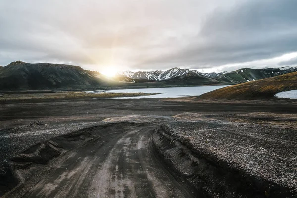 Road to Landmanalaugar on highlands of Iceland. — Stock Photo, Image