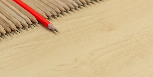 Különböző ceruza kiemelkedő show vezetői koncepció. — Stock Fotó