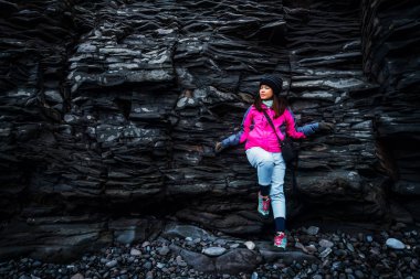 Hellnar'da gezgin yürüyüş kıyı şeridi, İzlanda.