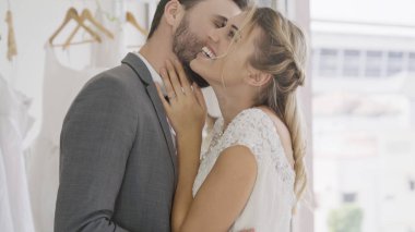 Gelin ve damat gelinlik töreni hazırlamak.