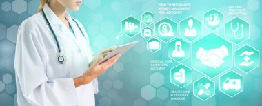 Sağlık sigortası sağlık grafik ile Doktor.