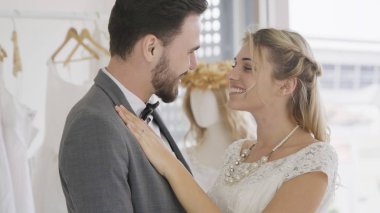 Gelin ve damat gelinlik töreni hazırlamak.