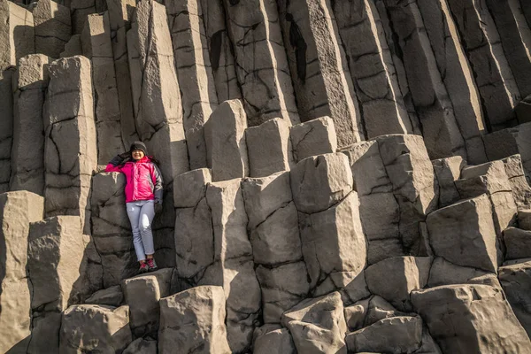 Vik altıgen kayalar üzerinde Gezgin, İzlanda. — Stok fotoğraf