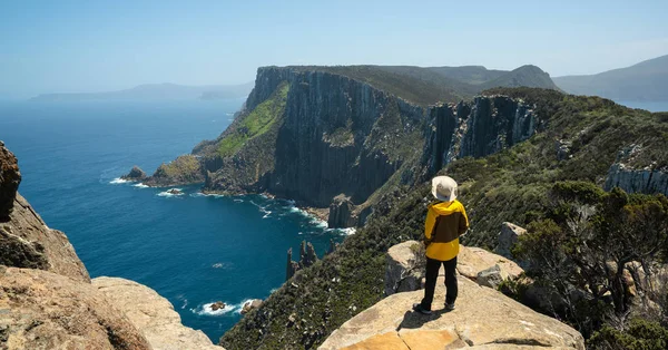 Trekking na półwyspie Tasman, Tasmania, Australia. — Zdjęcie stockowe