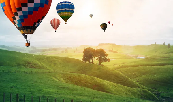 Naturlandschaft Heißluftballonfestival am Himmel. — Stockfoto