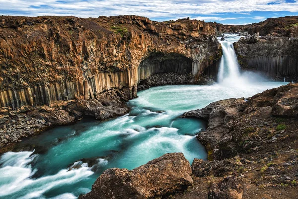 冰岛北部的Aldeyjarfoss瀑布. — 图库照片