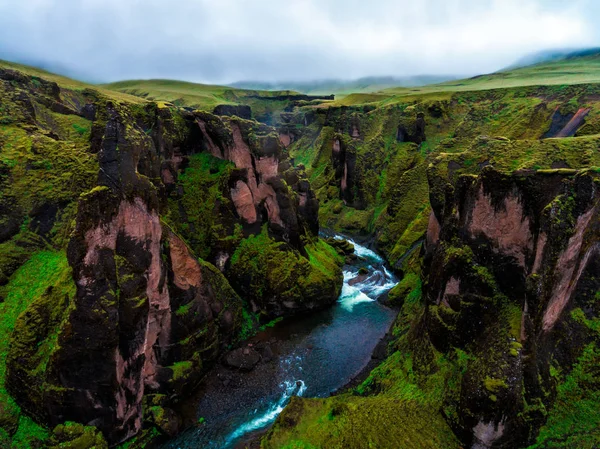 Einzigartige Landschaft von Fjadrargljufur in Island. — Stockfoto