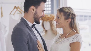 Gelin ve damat gelinlik töreni hazırlamak.