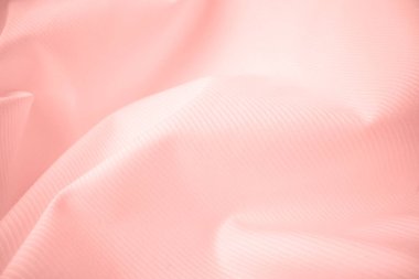 Makro çekimde parlak akan bez dokusu.