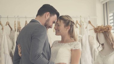 Gelin ve damat gelinlik töreni hazırlamak.